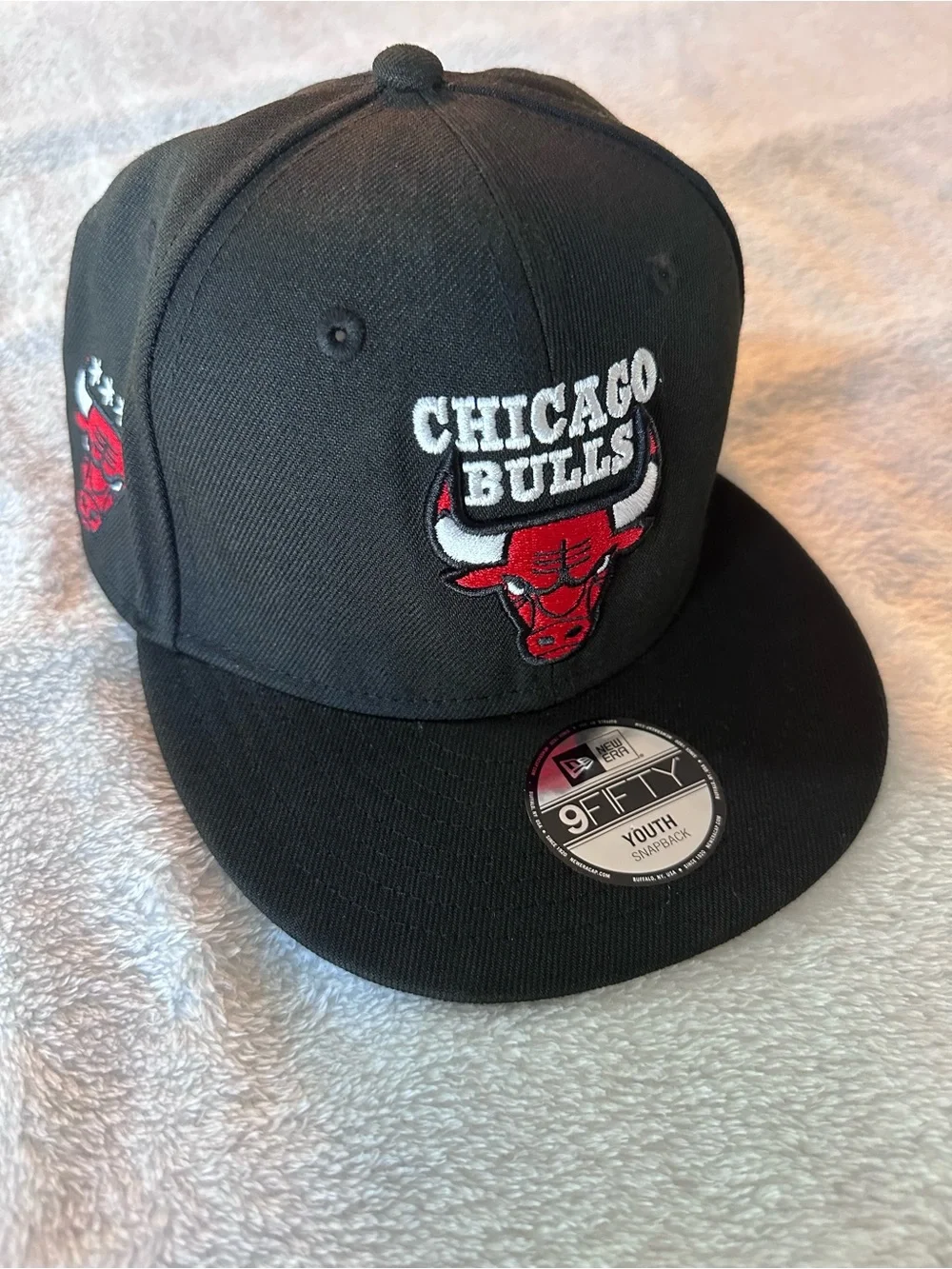 NWT New Era Chicago Bulls Youth Snapback Hat - Black & Red